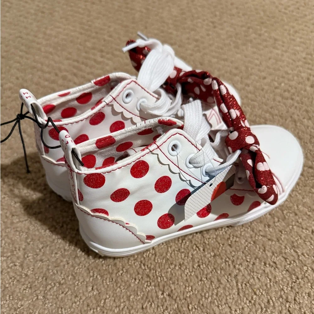 NWT. Disney Minnie Mouse high top sneakers with bows. Size 13